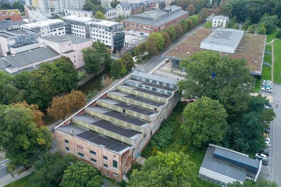 Bald soll der Umbau der einstigen Hartmannhalle am Ufer der Chemnitz starten.