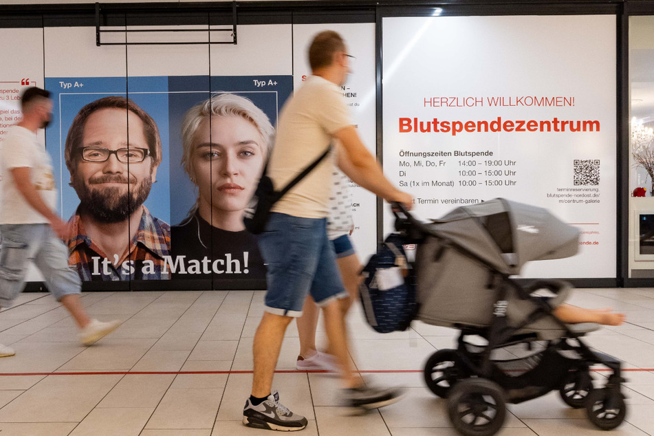 Lädt ab Montag 10 Uhr zum Blutspenden ein: das neue und zweite Dresdner DRK-Blutspendezentrum im Untergeschoss der Centrum Galerie. Online-Termine gibt's viertelstundenweise.