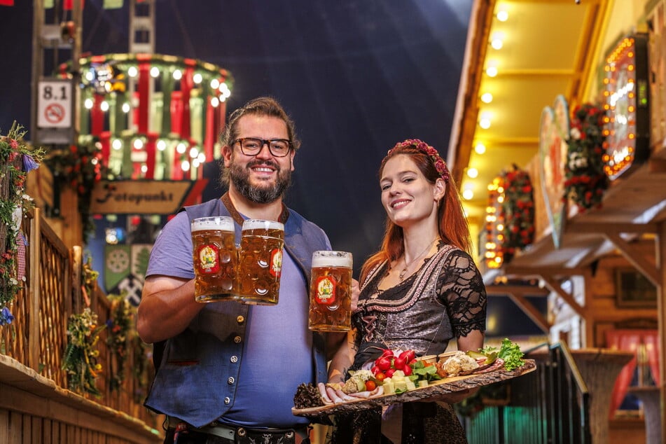 Von Anfang an im Service des Pichmännel-Oktoberfestes dabei: André Lindner (47) und Swaantje Bär (33).