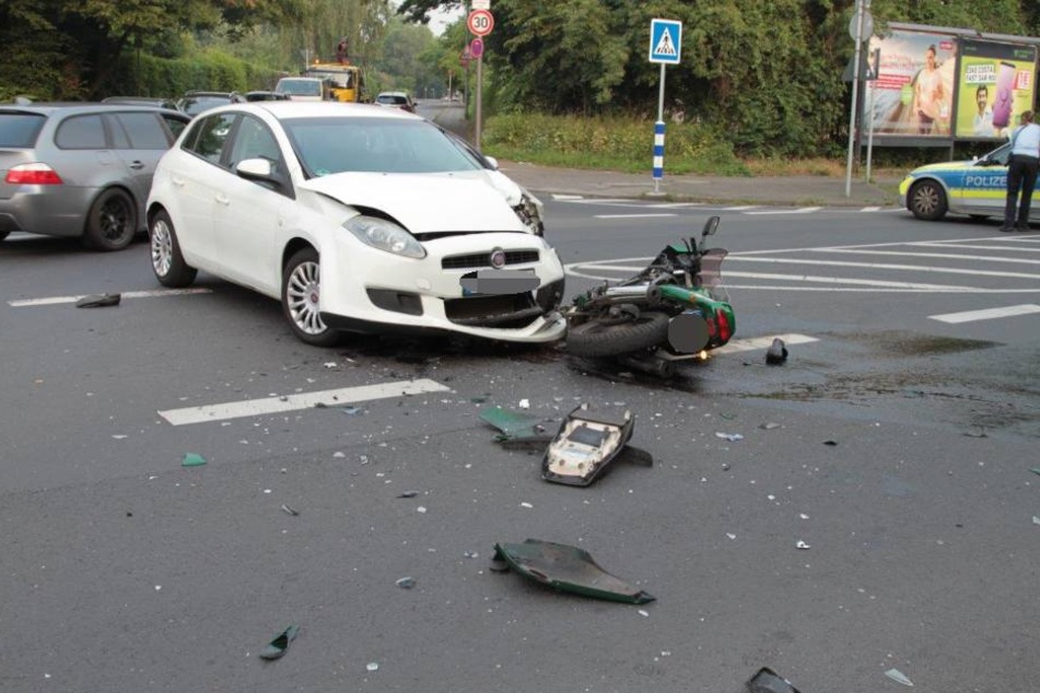 Die Trümmer lagen nach dem Unfall breit verstreut.