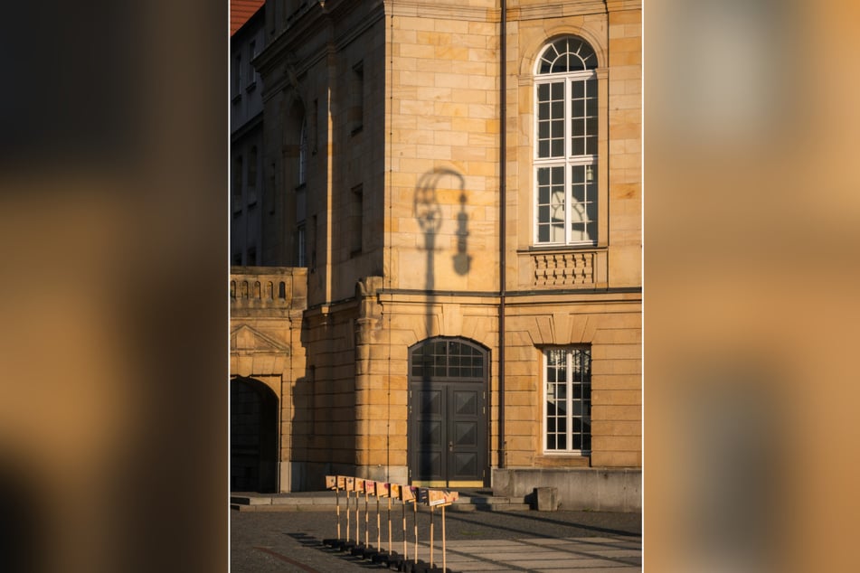 Robert Grünberg spielt gerne mit Licht und Schatten bei seinen Fotografien, wie hier auf dem Opernplatz.