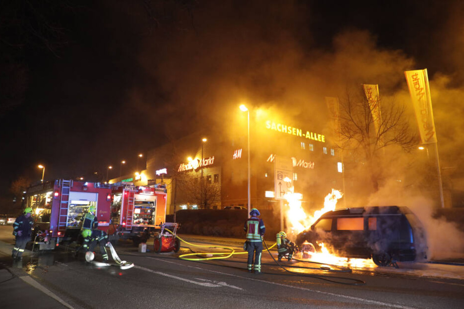 Für die Löscharbeiten musste die Hilbersdorfer Straße gesperrt werden.