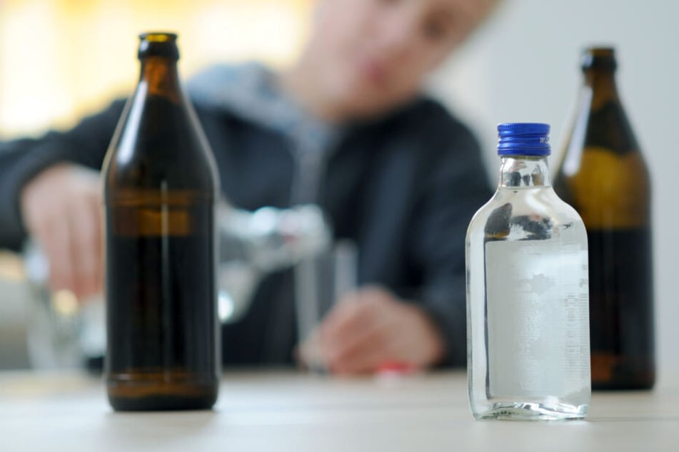 Laut Polizei sollen die Jugendlichen angetrunken gewesen sein und so auf die Idee mit der Hundeleine gekommen sein. (Symbolbild)