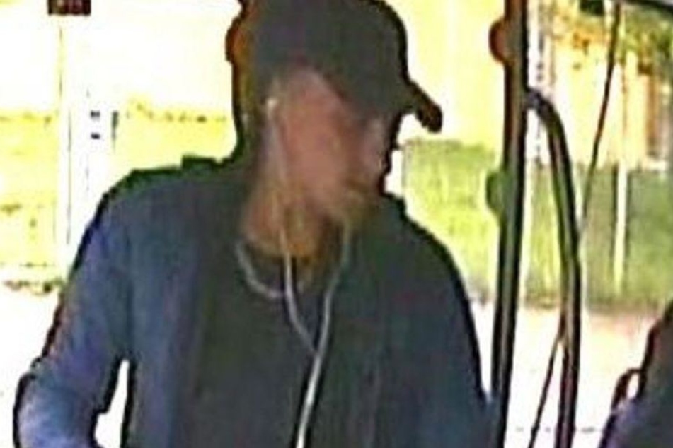 Der Mann prügelte mit einem Schirm auf den Busfahrer ein.