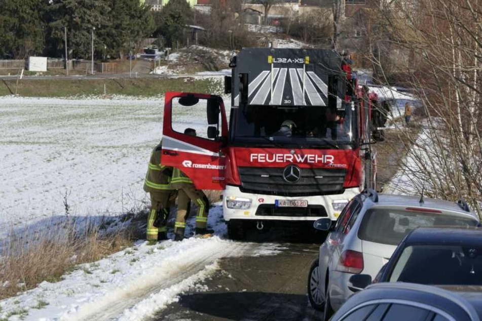 Feuerwehrkameraden am Einsatzort.