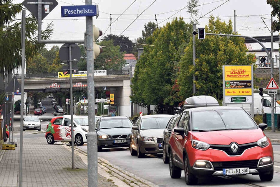 An der Kreuzung Peschelstraße/Leipziger Straße wird eine Ampel gebaut.