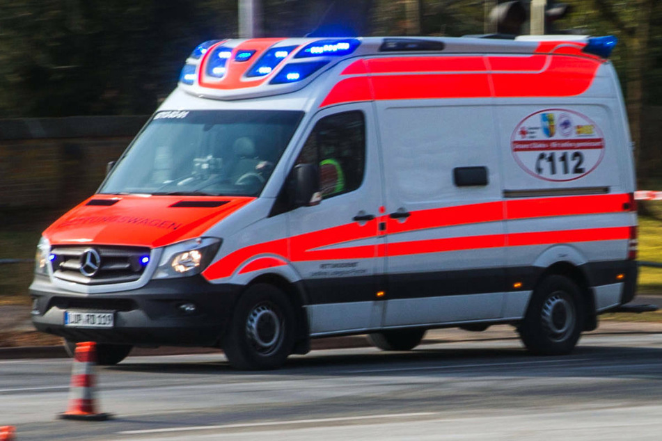 Nach einem Frontalzusammenstoß auf der L35 mussten drei Menschen schwer verletzt ins Universitätsklinikum Greifswald gebracht werden. (Symbolfoto)
