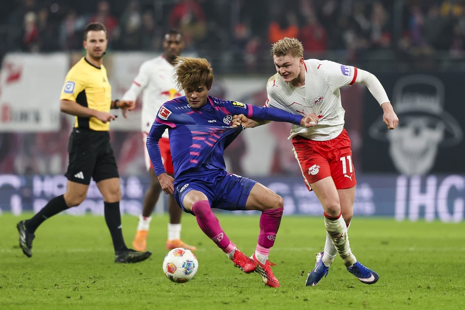 Kaishu Sano (25, l.) bald im RB-Trikot? Dafür müsste sich preislich in jedem Fall noch etwas tun.