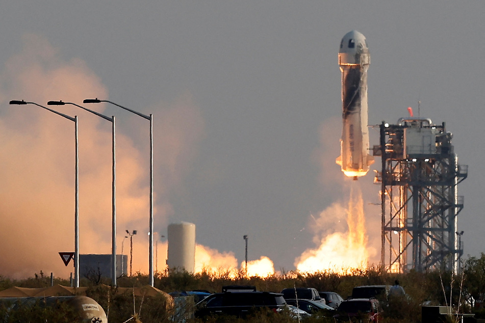 A Blue Origin rocket takes off from the launch site near Van Horn, Texas.