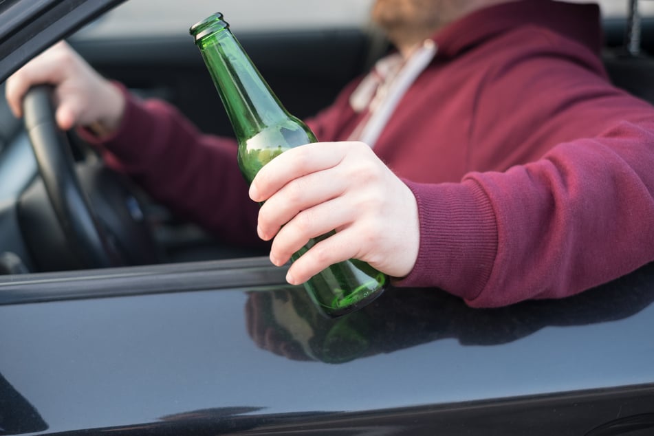 In Bonn hat ein Autofahrer Polizisten bespuckt und mit dem Coronavirus bedroht (Symbolbild).