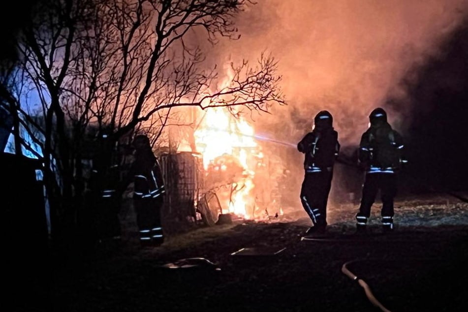 In der Nacht zum Samstag musste die Freiwillige Feuerwehr Wittgensdorf in die Bahnhofstraße ausrücken.