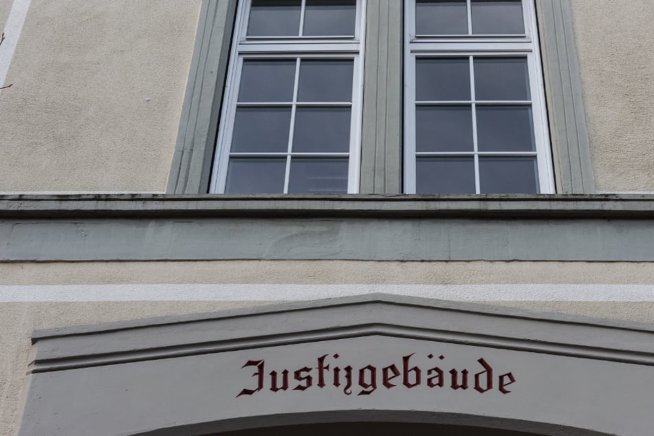 Die beiden Angeklagten erwarten die Urteile vor dem Landgericht Waldshut-Tiengen.