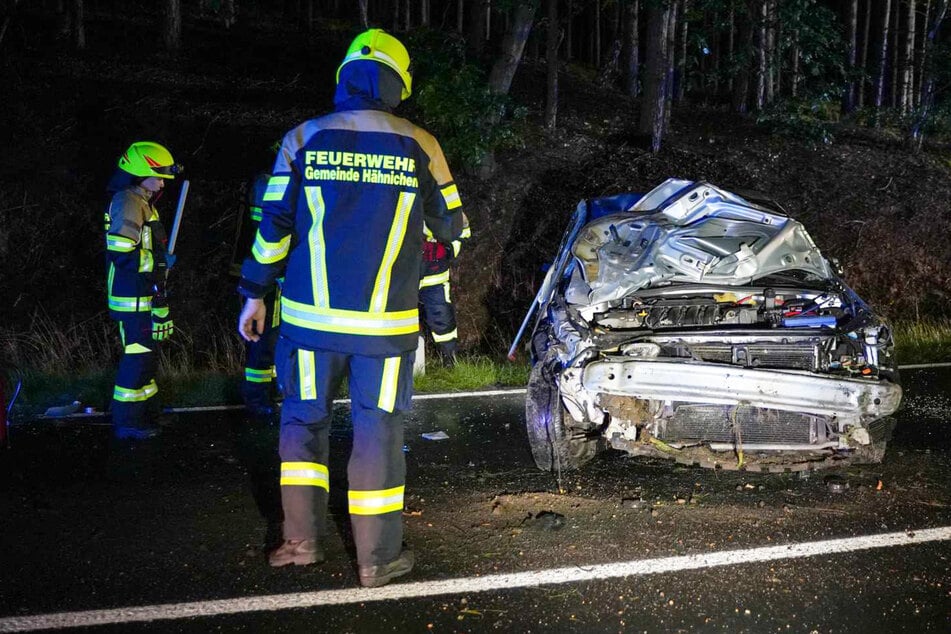 Renault überschlägt sich auf regennasser Fahrbahn: 18-Jährige verletzt!