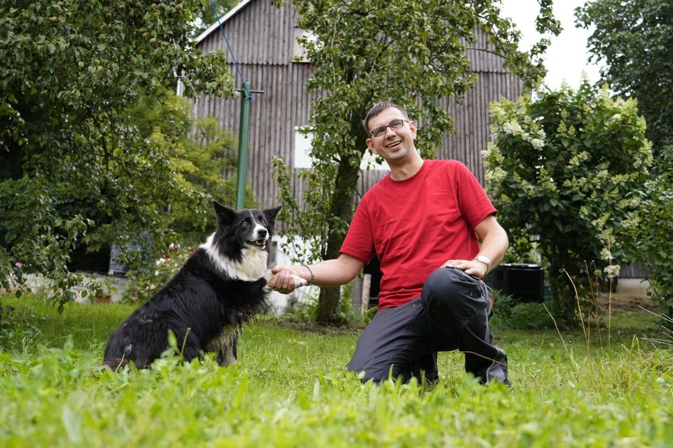 Am Scheunenfest hatte der Sachse nicht teilnehmen können, deshalb empfing er seine Auserwählten sofort auf seinem Hof im Erzgebirge.