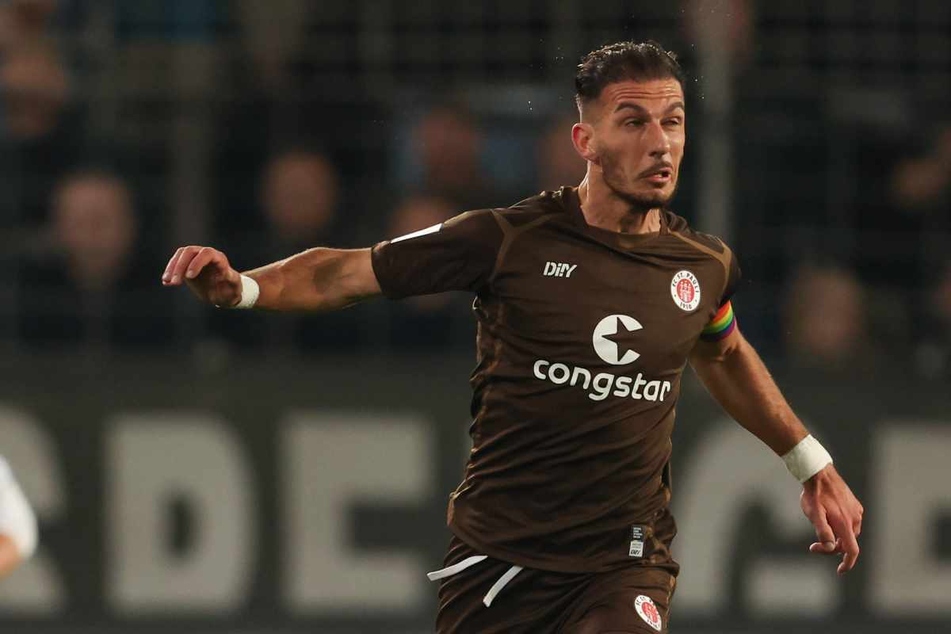 Leart Paqarada (28) wird den FC St. Pauli im Sommer verlassen und zum 1. FC Köln wechseln.