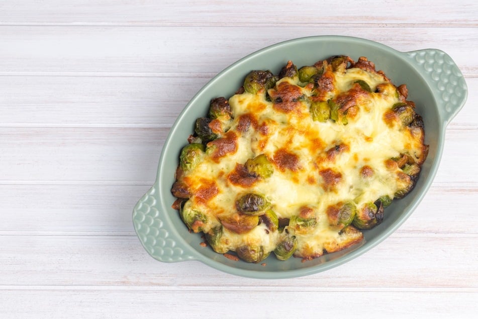 Überbackener Rosenkohl-Auflauf mit Kartoffeln