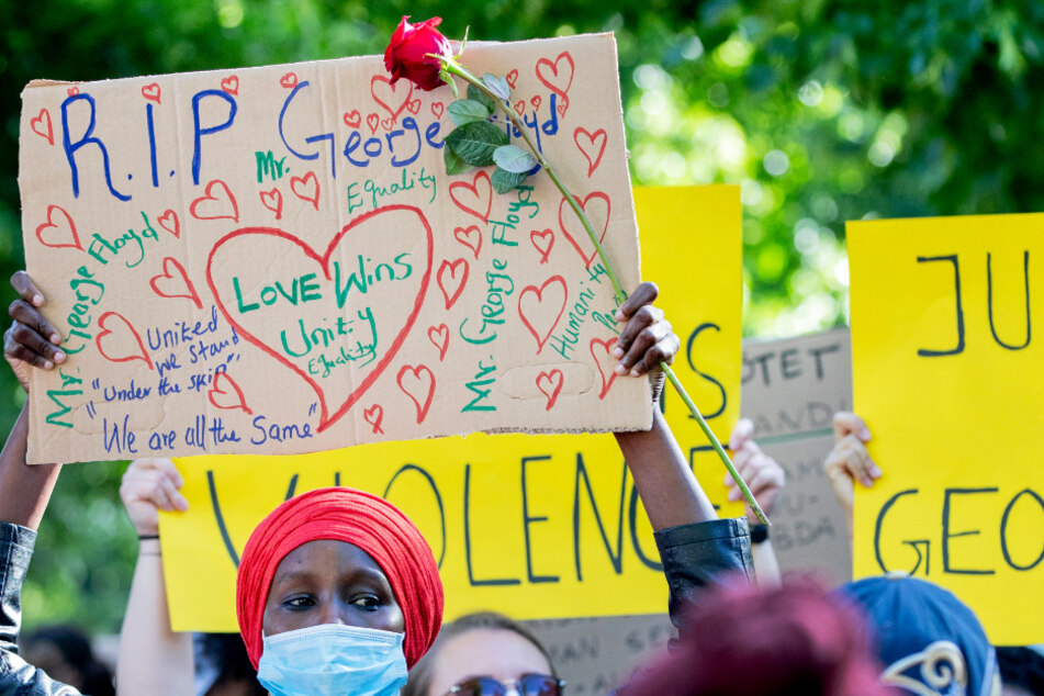 Das Foto vom 30. Mai zeigt eine Demonstration in Berlin gegen den gewaltsamen Tod des Afroamerikaners George Floyd in den USA.