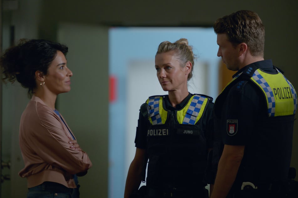 Rhea Harder-Vennewald (M.) in der ersten Folge der 20. Staffel "Der letzte Tag", die am 9. Oktober im ZDF läuft.