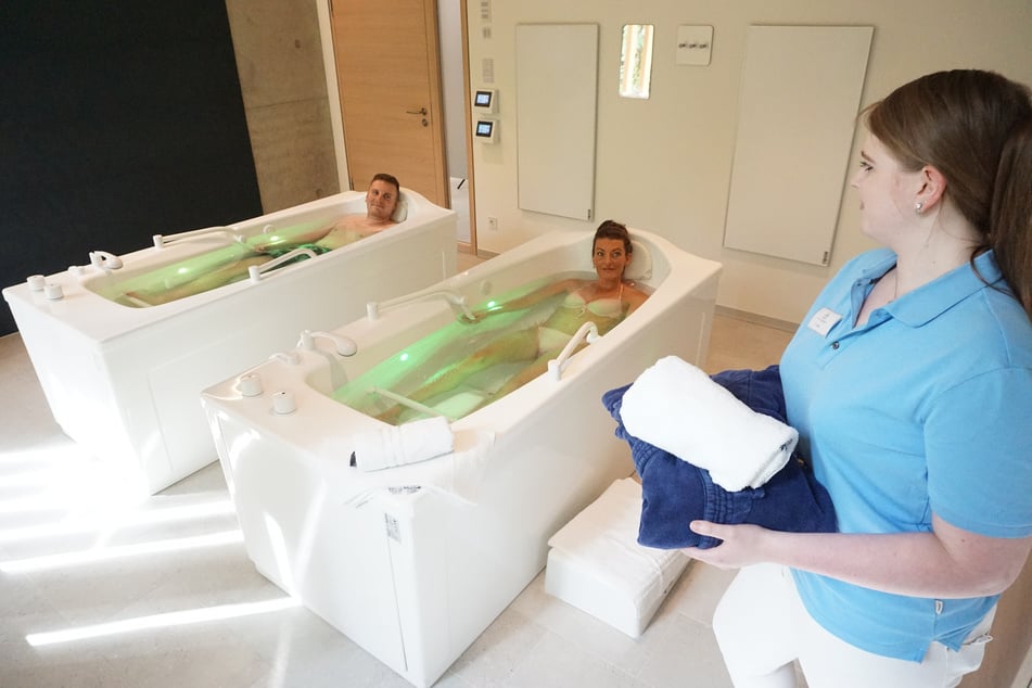 Rund 22 Millionen Euro investierte die Sächsische Staatsbäder GmbH in ein neues Radon-Therapiezentrum. Es knüpft vor Ort an die über 100-jährige Tradition der Schmerztherapie mit Radon an.