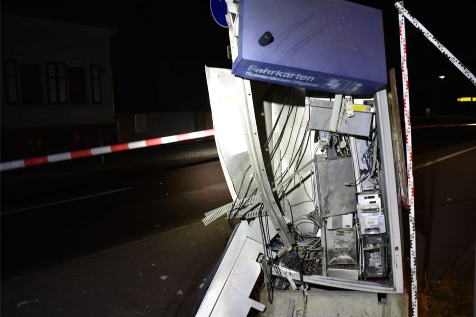 Fahrkartenautomaten an Bahnhof gesprengt: Kripo sucht nach Zeugen