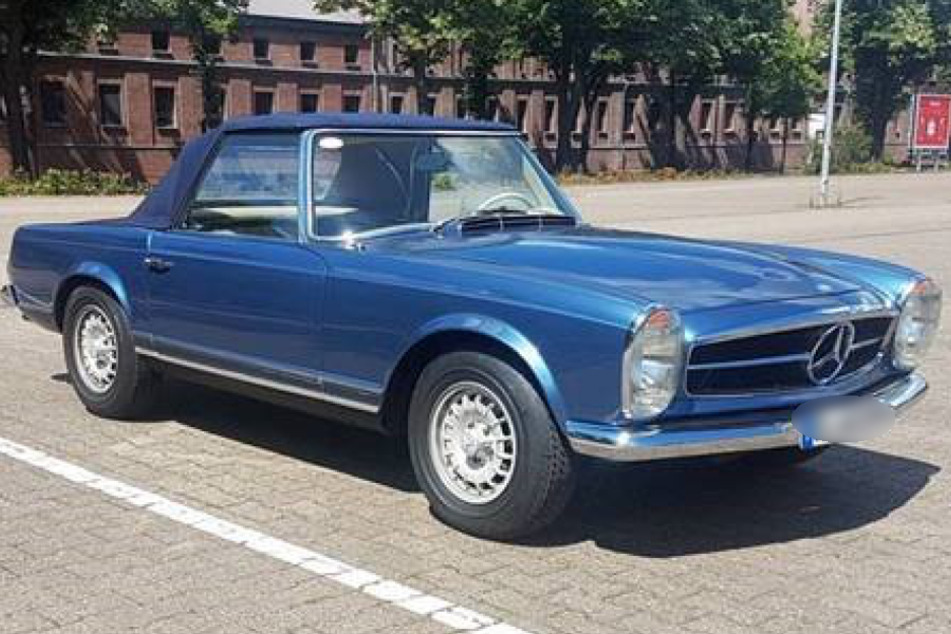 Dieser kostspielige Oldtimer - ein Mercedes SL 280 - wurde am Wochenende (4./5. September) in Düsseldorf gestohlen. Die Polizei bittet um Hinweise.