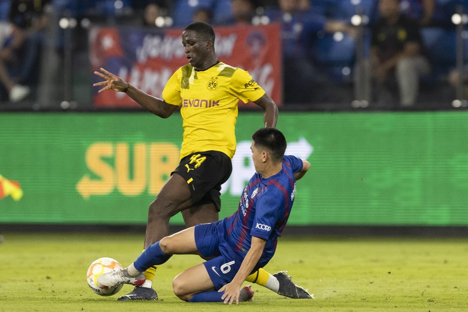 Für die Profis von Borussia Dortmund hat Soumaïla Coulibaly (21, l.) bislang zwei Pflichtspiele bestritten.