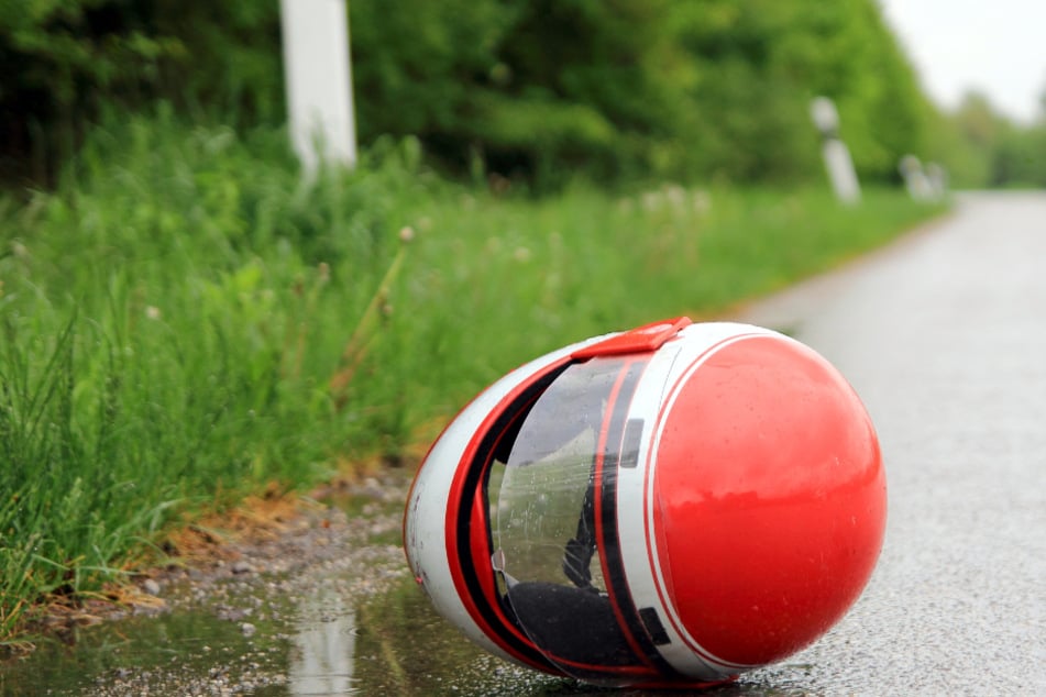 Tödlicher Unfall: Biker und Traktor krachen zusammen - 57-Jähriger stirbt noch vor Ort