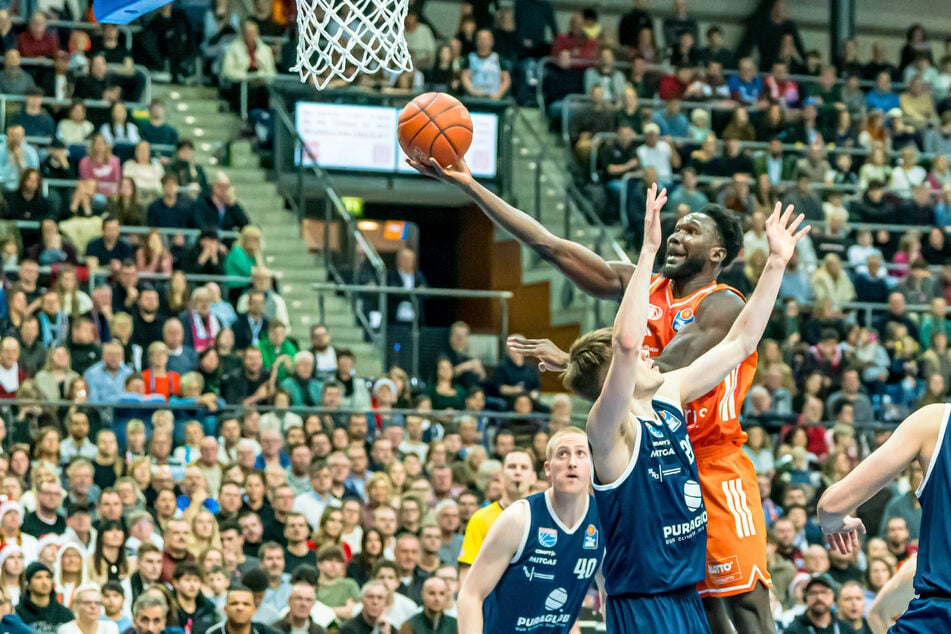 Amadou Sow (r.) gehörte bei den Niners am Freitag mal wieder zu den besten Werfern.