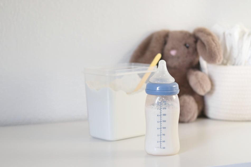 Několik výrobců od prosince stáhlo kojeneckou výživu v více než 60 zemích po celém světě. (Symbolické foto)