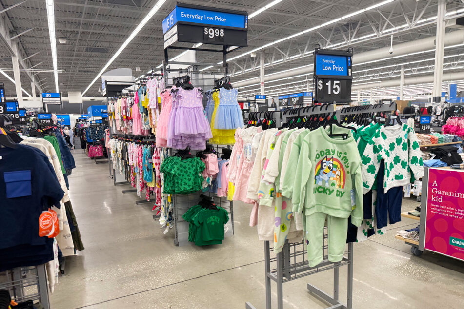 Walmart has these special deals on Friday, March 21 lining the shelves