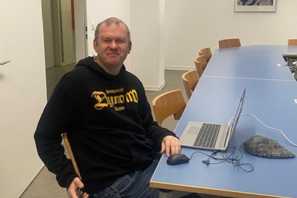 Sebastian (37) sucht eine Partnerin, die seine Begeisterung für Fußball teilt.