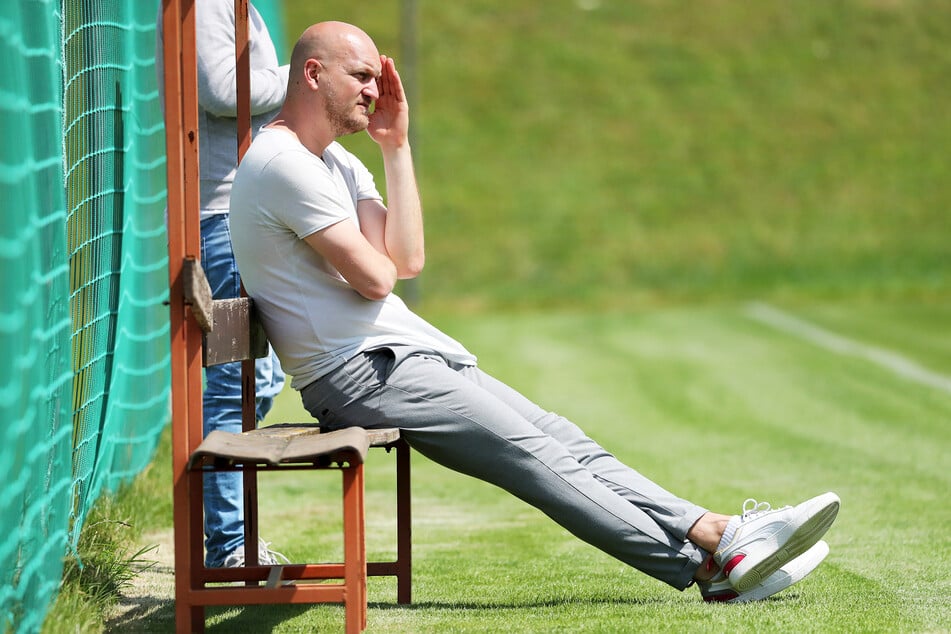 Sportdirektor Armin Causevic ist noch auf der Suche nach einem Mittelstürmer. Doch dafür ist Geduld nötig.