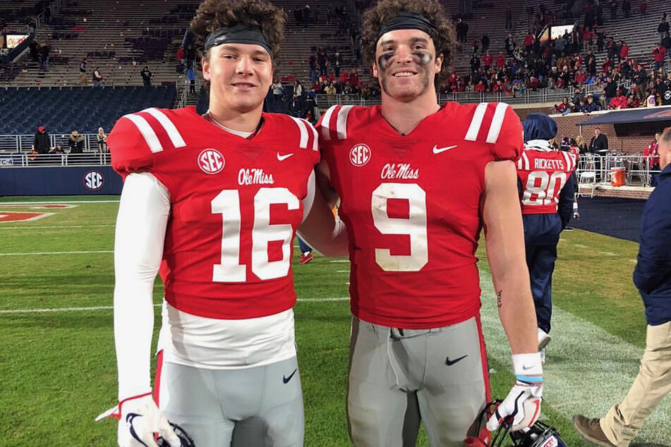Luke Knox (l.) and brother Dawson Knox played together for Ole Miss football during the 2018-19 season before the elder Dawson got drafted into the NFL in 2019.