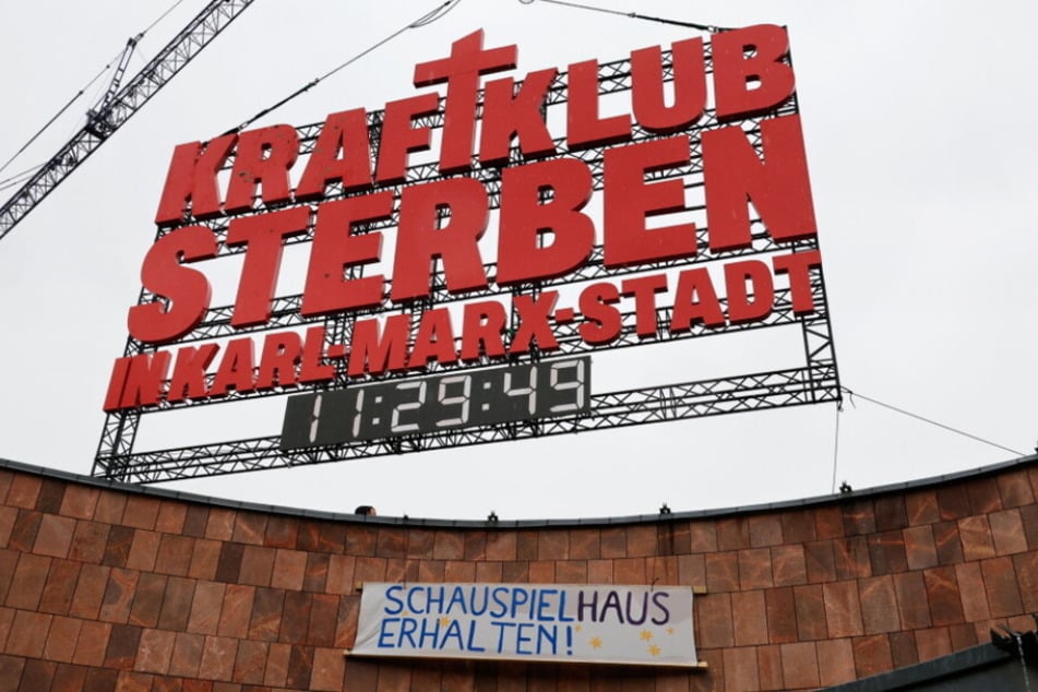 Das Bandende von Kraftklub? Nein, hinter dem Countdown vergangenes Jahr steckte ein neues Album sowie ein Überraschungskonzert in Chemnitz.