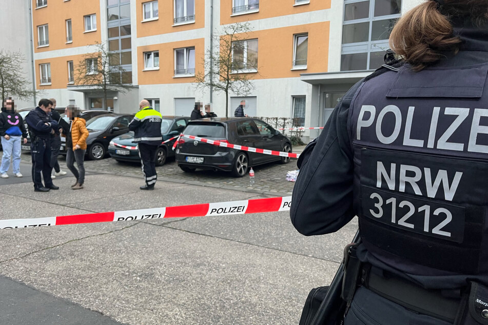 In Köln-Vingst wurde am Dienstagnachmittag ein 39-Jähriger durch Schüsse schwer verletzt. Die Ermittlungen laufen.
