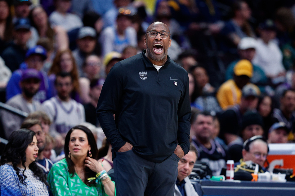 Mike Brown of the Sacramento Kings has become the first person ever to win NBA Coach of the Year in a unanimous vote.