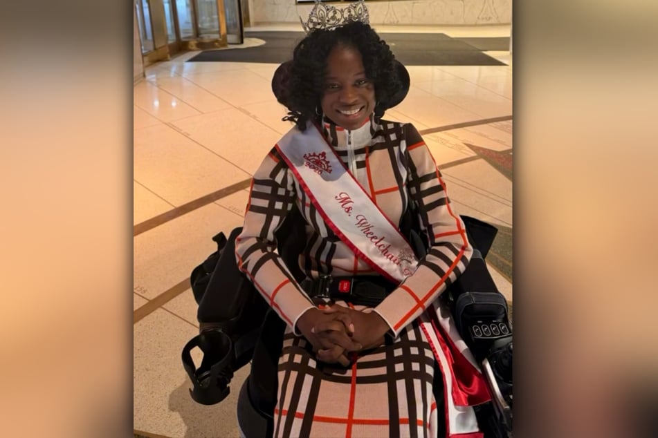 Nach der Landung stellte Latavia Sturdivant schockiert fest, dass ihr maßgefertigter Rollstuhl massive Schäden aufwies.