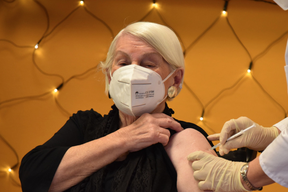 Gertrud Vogel (92) erhielt als erste Kölnerin eine Impfung gegen Covid-19.