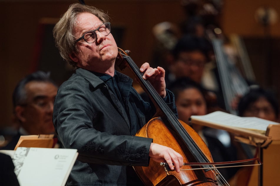 Zur Eröffnung der Dresdner Musikfestspiele spielte Intendant Jan Vogler Cello. Er hat Verständnis für die Sparmaßnahmen und findet erfolgreich Sponsoren für das Festival.