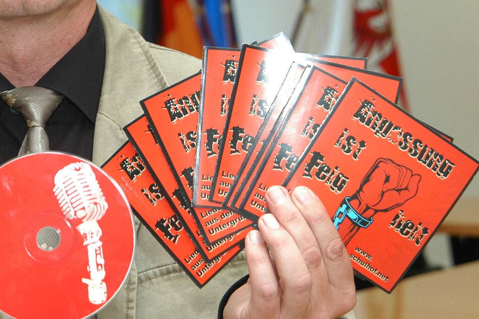 Die Behörden entdeckten unter anderem Tausende Tonträger mit rechtsradikaler Musik. (Symbolbild)