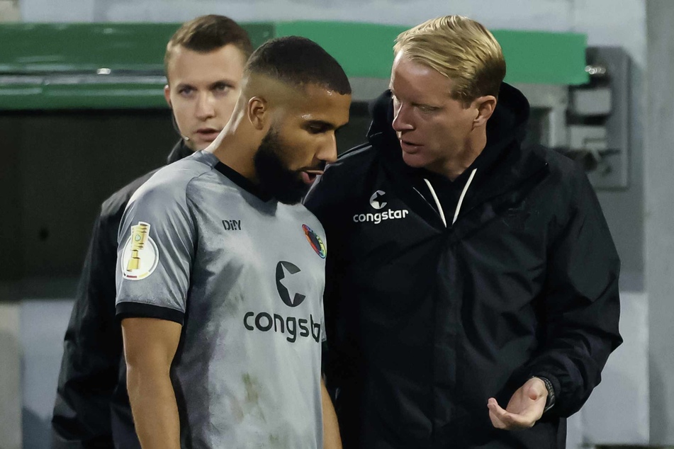 St.-Pauli-Trainer Timo Schultz (44) würde Anfang kommenden Jahres nur ungern auf seinen Top-Spieler verzichten.