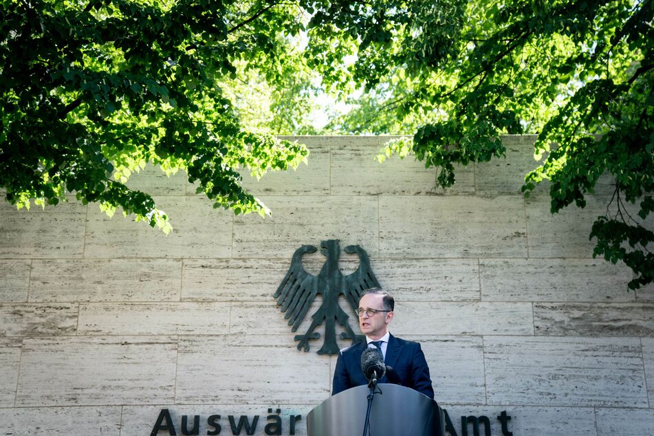 Heiko Maas (SPD), Außenminister, gibt ein Pressestatement vor dem Auswärtigen Amt.