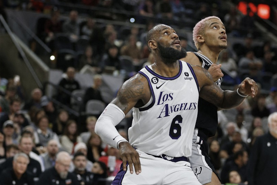 San Antonio Spurs forward Jeremy Sochan (r.) didn't bite his tongue Thursday night, as he called out LeBron James (l.) for flopping for a foul call.