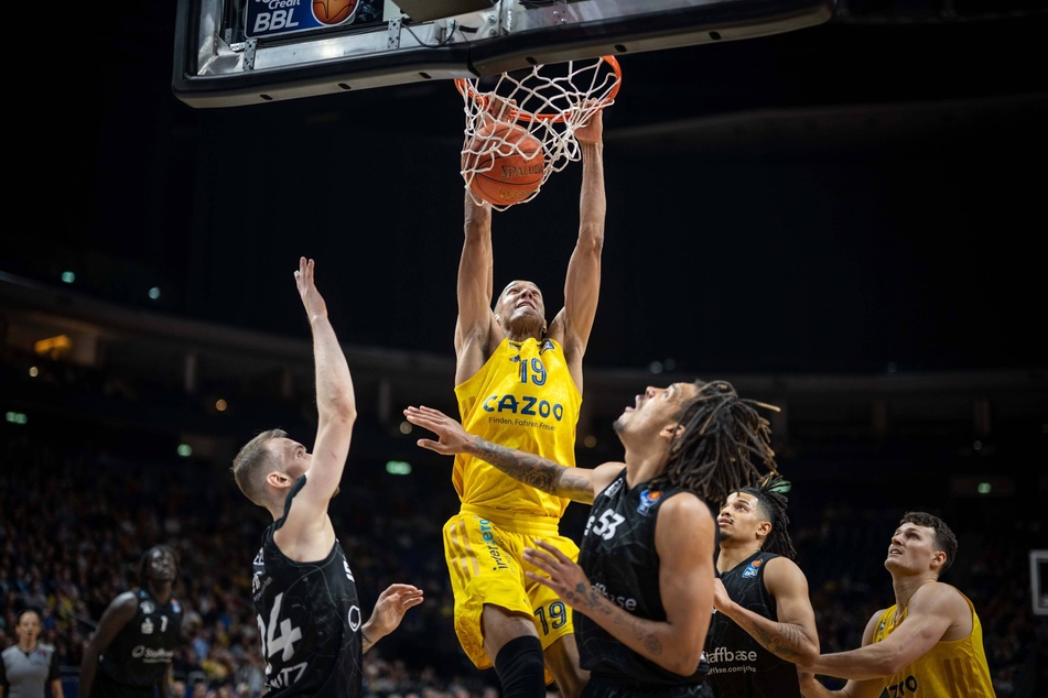 Die Chemnitzer Niners verloren am Samstagabend gegen Alba Berlin. Dennoch lieferten die Chemnitzer ein super Spiel ab.