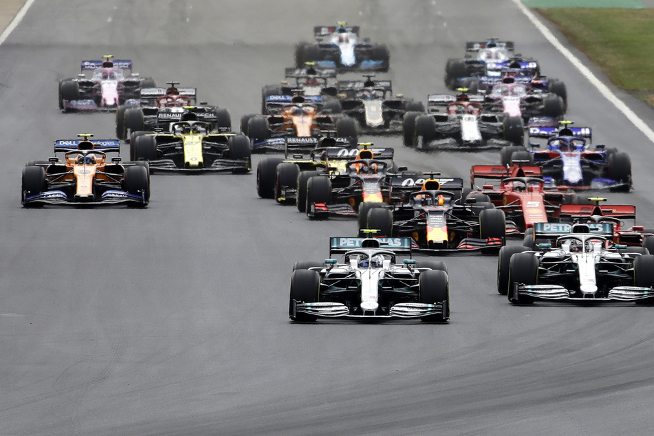 Die Formel 1 darf die Motoren in Österreich Anfang Juli aufheulen lassen.