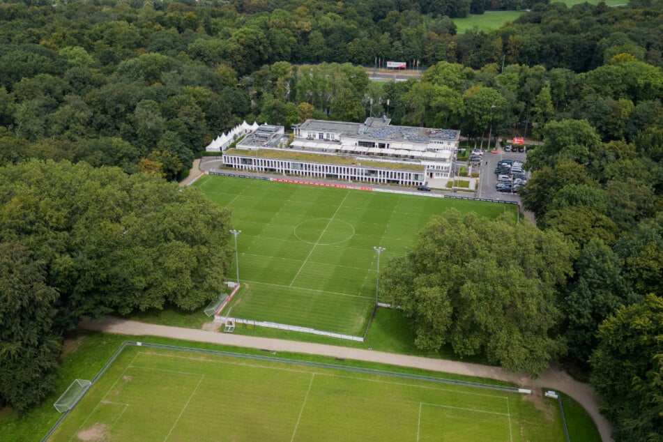 Seit über zwölf Jahren ringt der 1. FC Köln mit der Stadt um den dringend benötigten Ausbau des eigenen Trainingszentrums im Grüngürtel.
