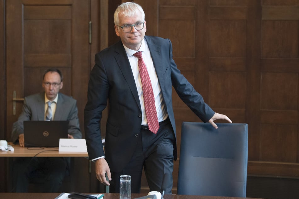 Sachsens Finanzminister Hartmut Vorjohann (61, CDU) verhängte jüngst faktisch eine Haushaltssperre. Dabei sitzt der Freistaat auf einem gigantischen Bitcoin-Schatz. Haben die Behörden begonnen, diesen zu heben?