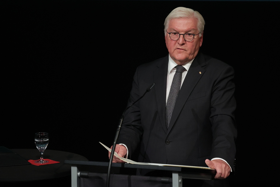Bundespräsident Frank-Walter Steinmeier (67, SPD) hat zum Gedenken der Opfer des Solinger Brandanschlags eine Rede gehalten.