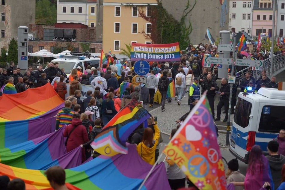 Hunderte trafen sich zum grenzüberschreitenden "Christopher Street Day"