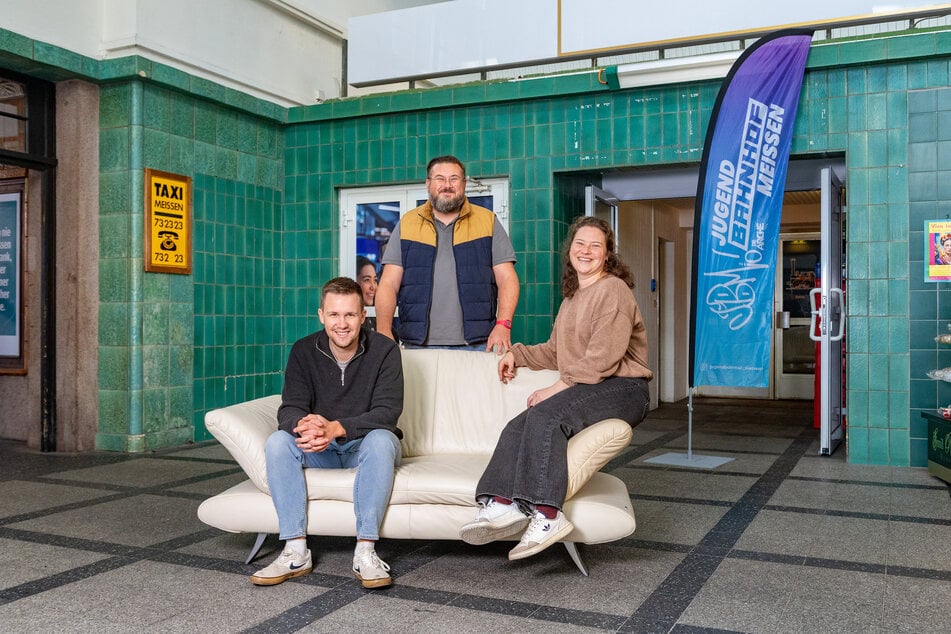 Freuen sich auf Leben im "Jugendbahnhof": die Arche-Macher Samuel Meinert (26), Marcel Bretschneider (42) und Julia Schenk (29, v.l.).